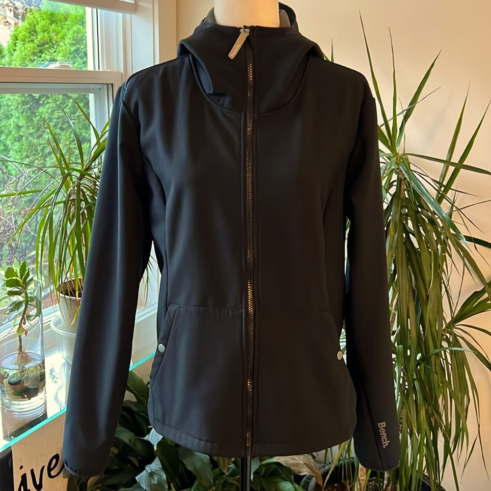 Bench jacket size extra large black outside, gray interior excellent condition